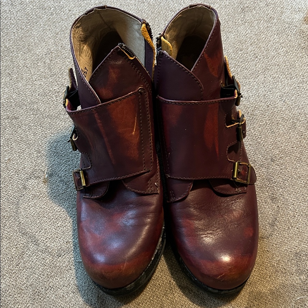Chic Burgundy Heeled Boots